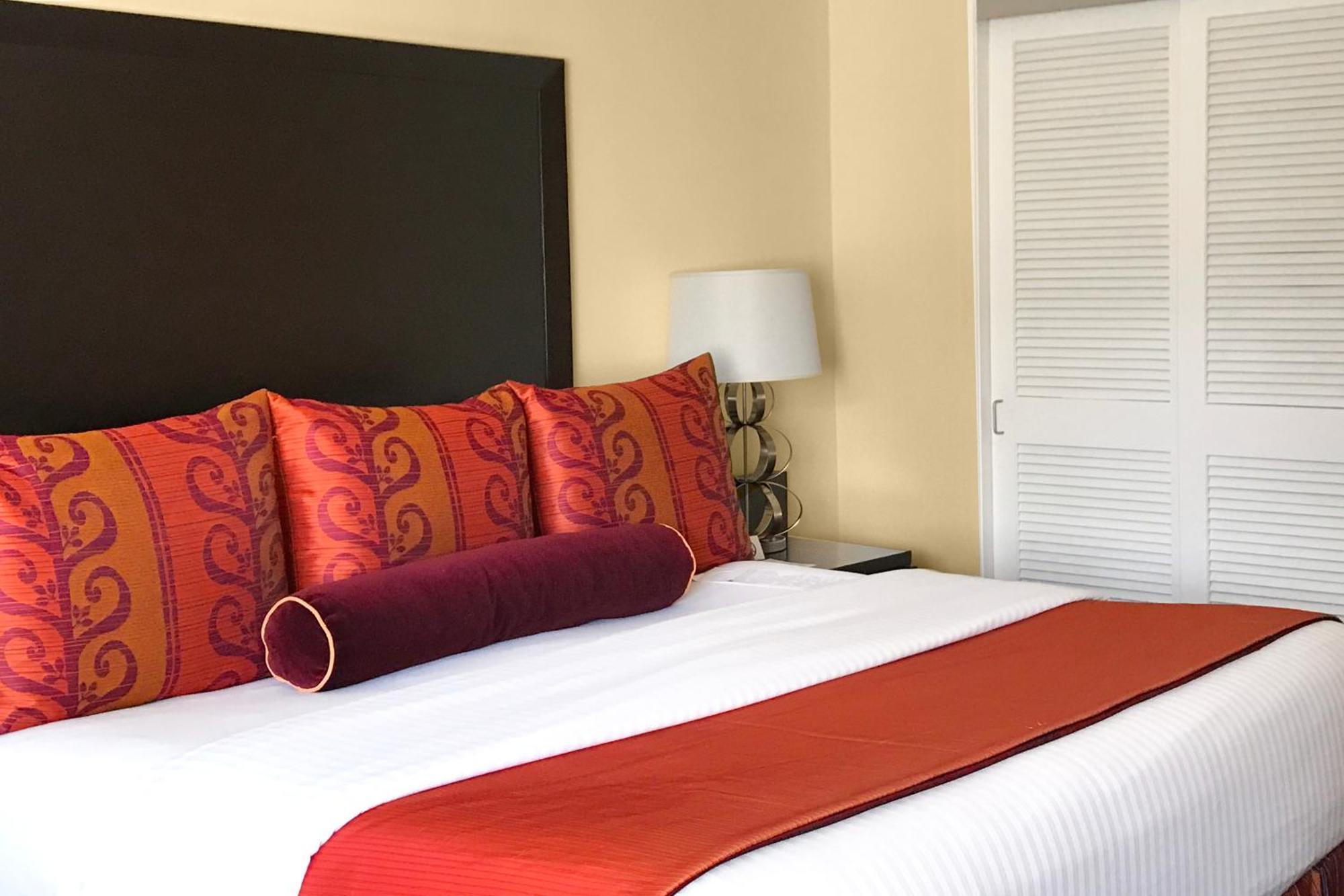 Chambre Lit King-Size Supérieure - Adaptée aux Personnes à Mobilité Réduite