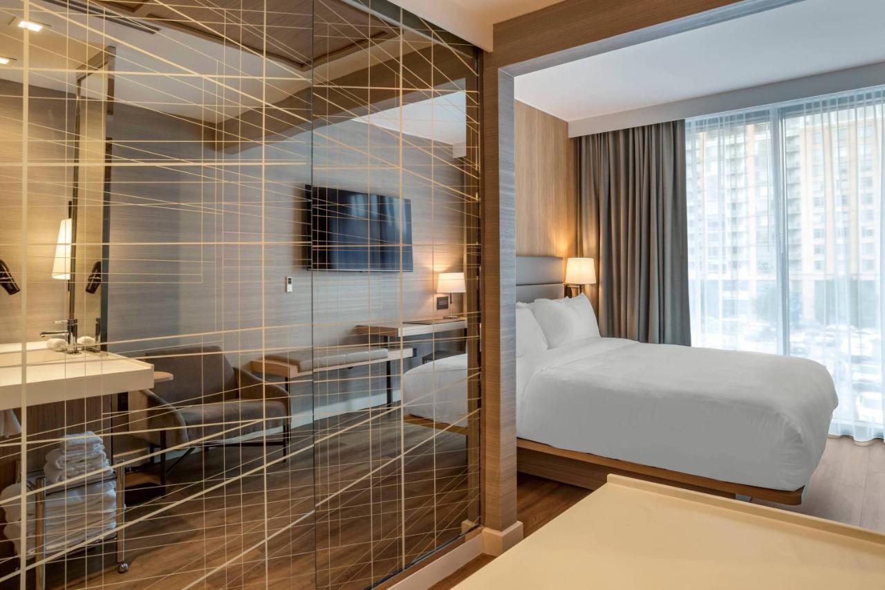 Chambre Lit King-Size - Adaptée aux Personnes Malentendantes
